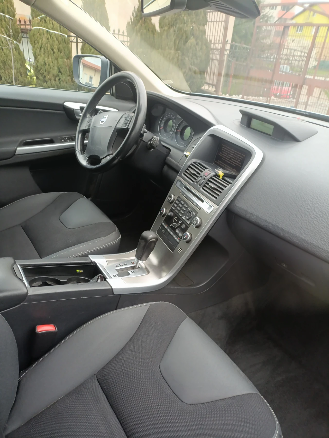 Volvo XC60 2.4d 185cv, снимка 11 - Автомобили и джипове - 53783118