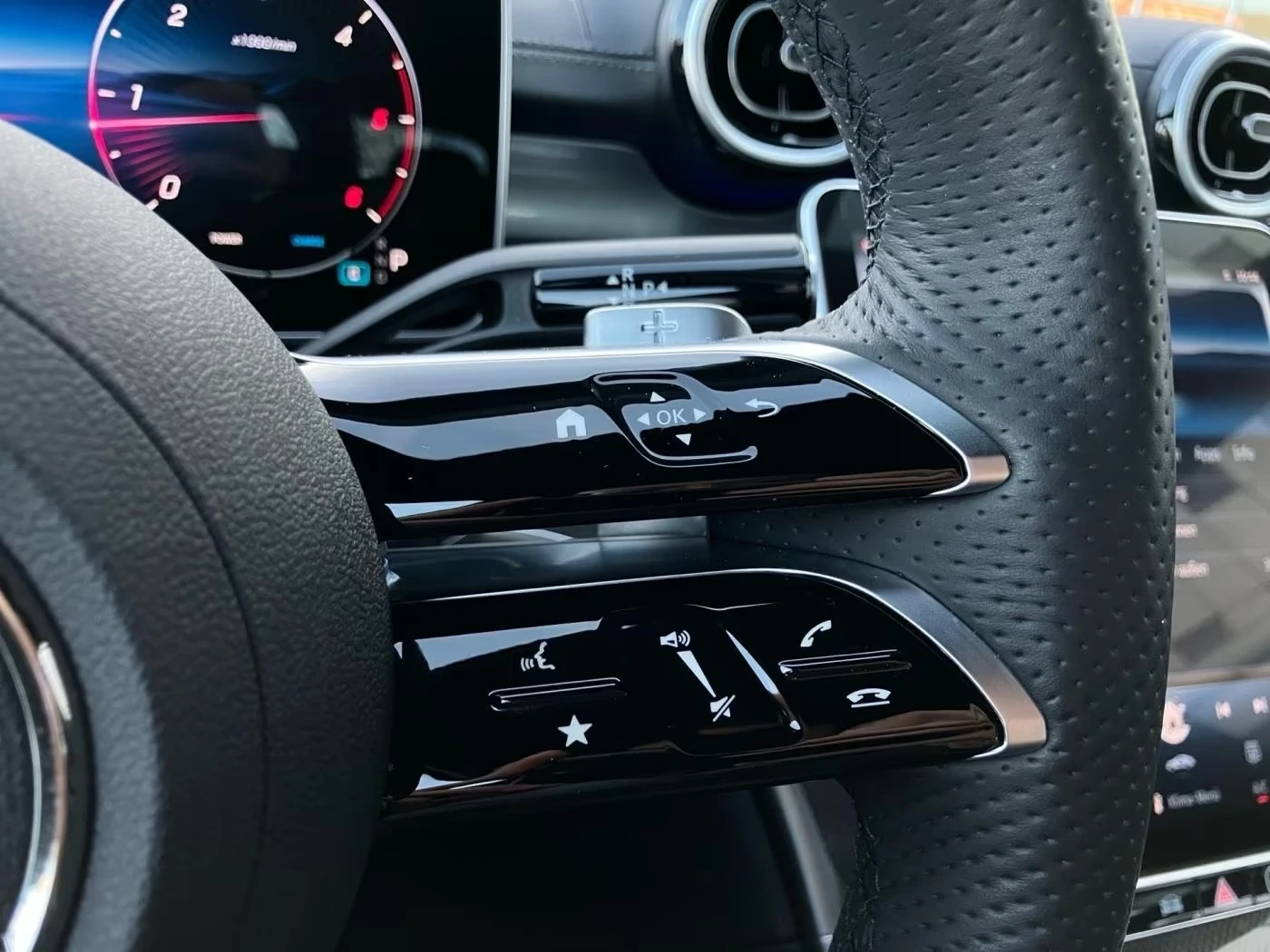 Mercedes-Benz C 220 d/ AMG/ LED/ CAMERA/ DISTRONIC/, снимка 10 - Автомобили и джипове - 53862644