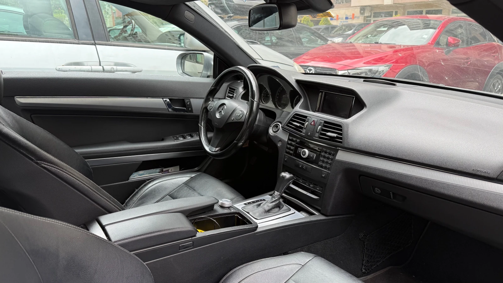 Mercedes-Benz E 250, снимка 11 - Автомобили и джипове - 54405596