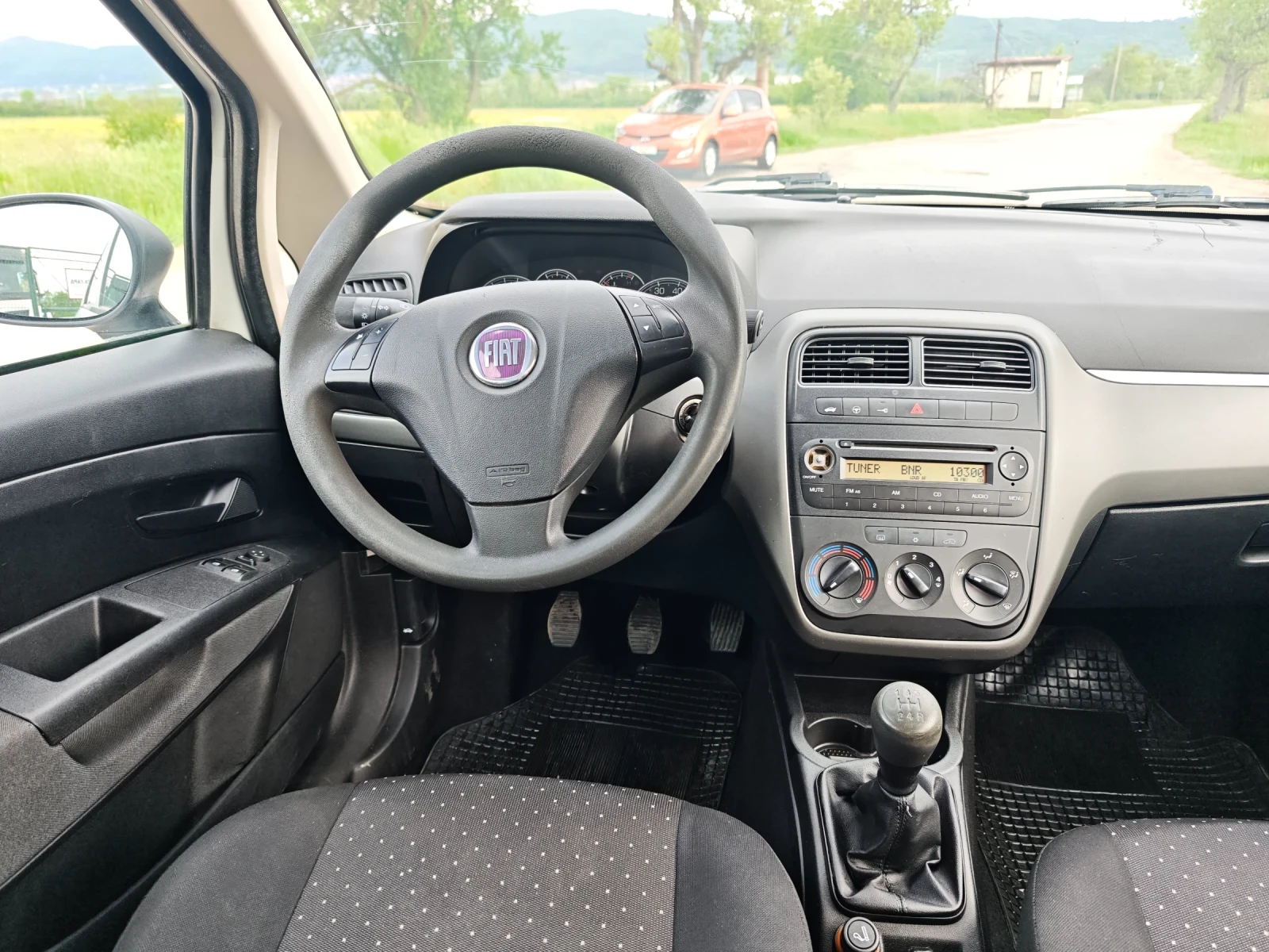 Fiat Punto 1.3JTD, снимка 9 - Автомобили и джипове - 54490353
