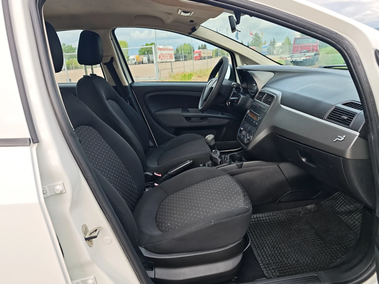 Fiat Punto 1.3JTD, снимка 12 - Автомобили и джипове - 54490353