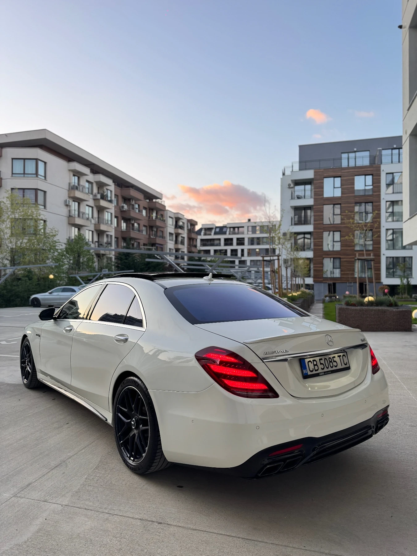 Mercedes-Benz S 63 AMG BURM* 4D* 3XTV* HEADUP* 3XБЯЛА ПЕРЛА* МАСАЖ* DISTR, снимка 2 - Автомобили и джипове - 54513452