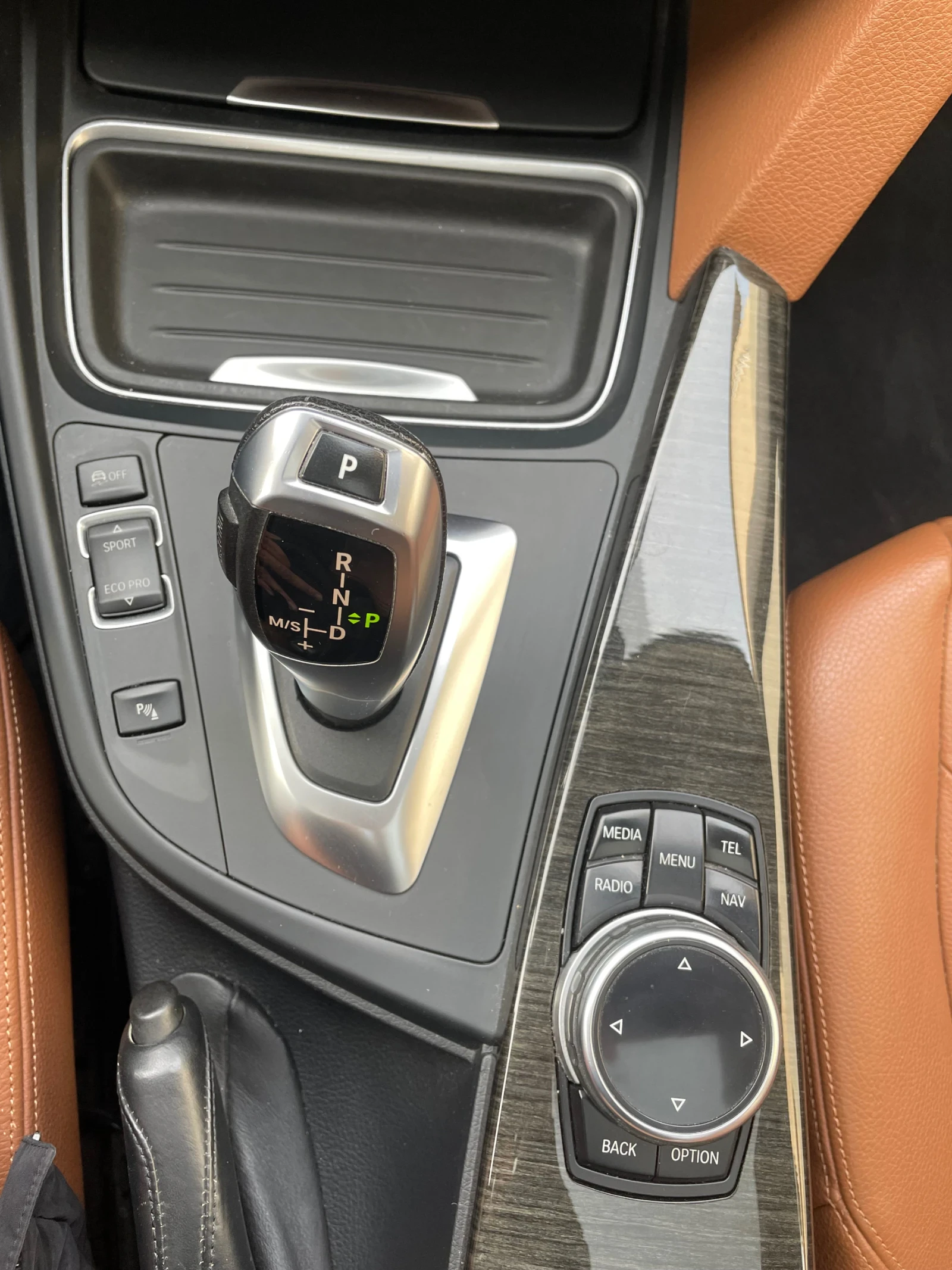 BMW 320 Luxury , снимка 13 - Автомобили и джипове - 54533662