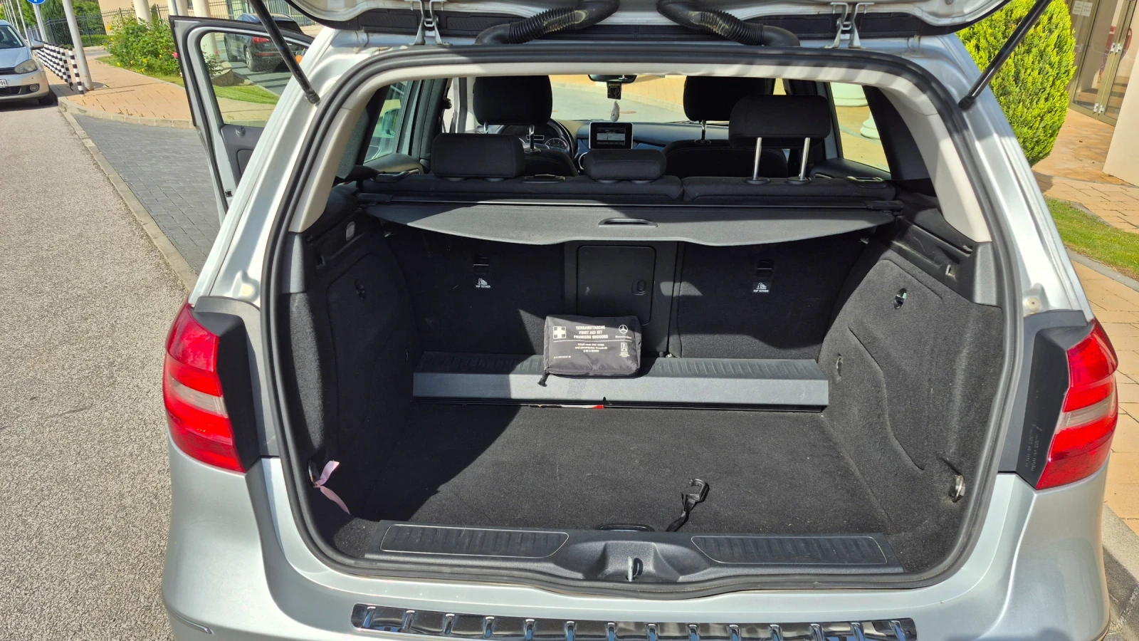Mercedes-Benz B 180 Автоматик, сервизна история, частно лице, снимка 10 - Автомобили и джипове - 54670372