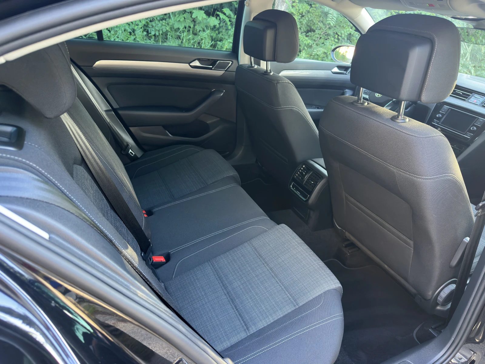VW Passat 1, 5 TSI DSG, снимка 7 - Автомобили и джипове - 54995675
