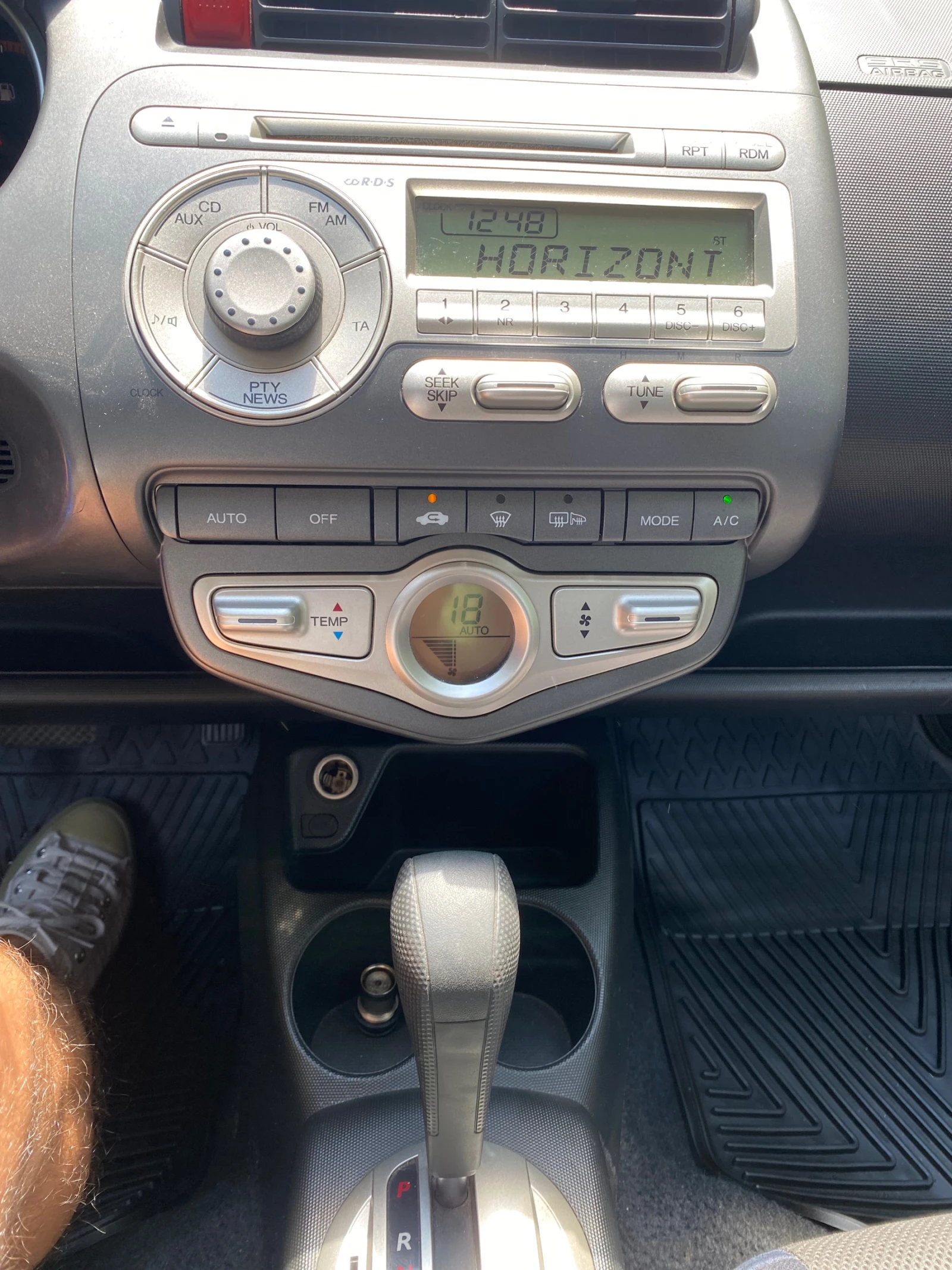 Honda Jazz 1, 4 автоматик, снимка 10 - Автомобили и джипове - 55443397