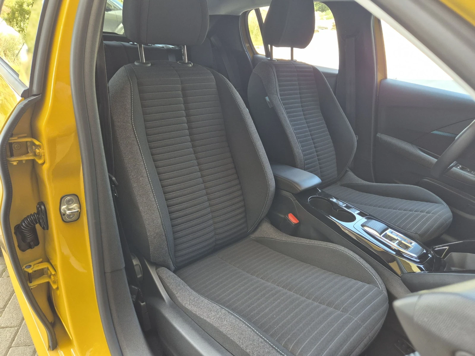 Peugeot 208 STYLE , снимка 11 - Автомобили и джипове - 55463116