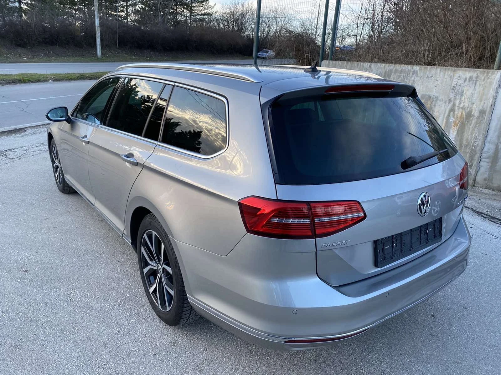 VW Passat, снимка 4 - Автомобили и джипове - 56327457
