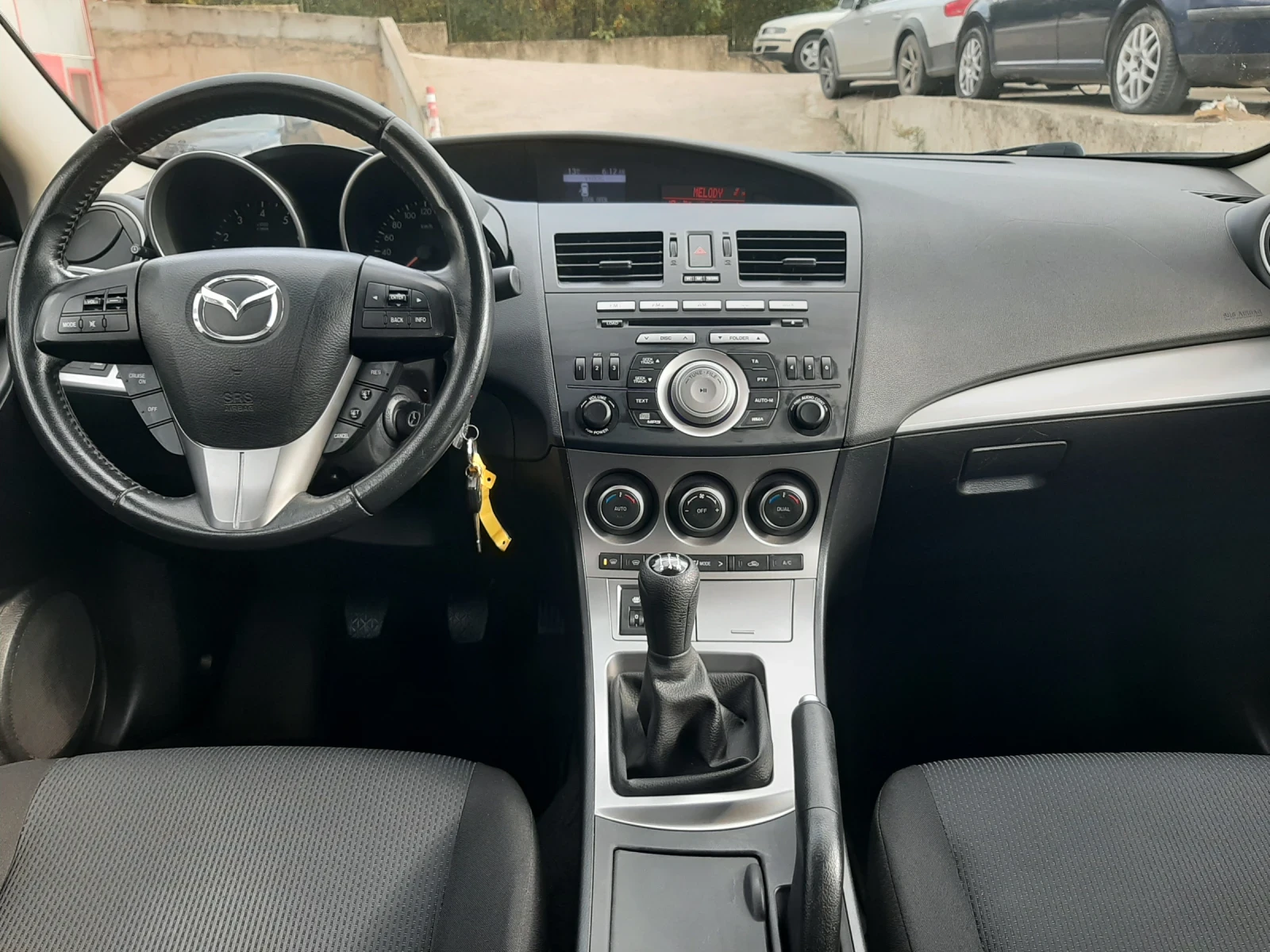 Mazda 3 1.6i 105кс, снимка 11 - Автомобили и джипове - 56741879