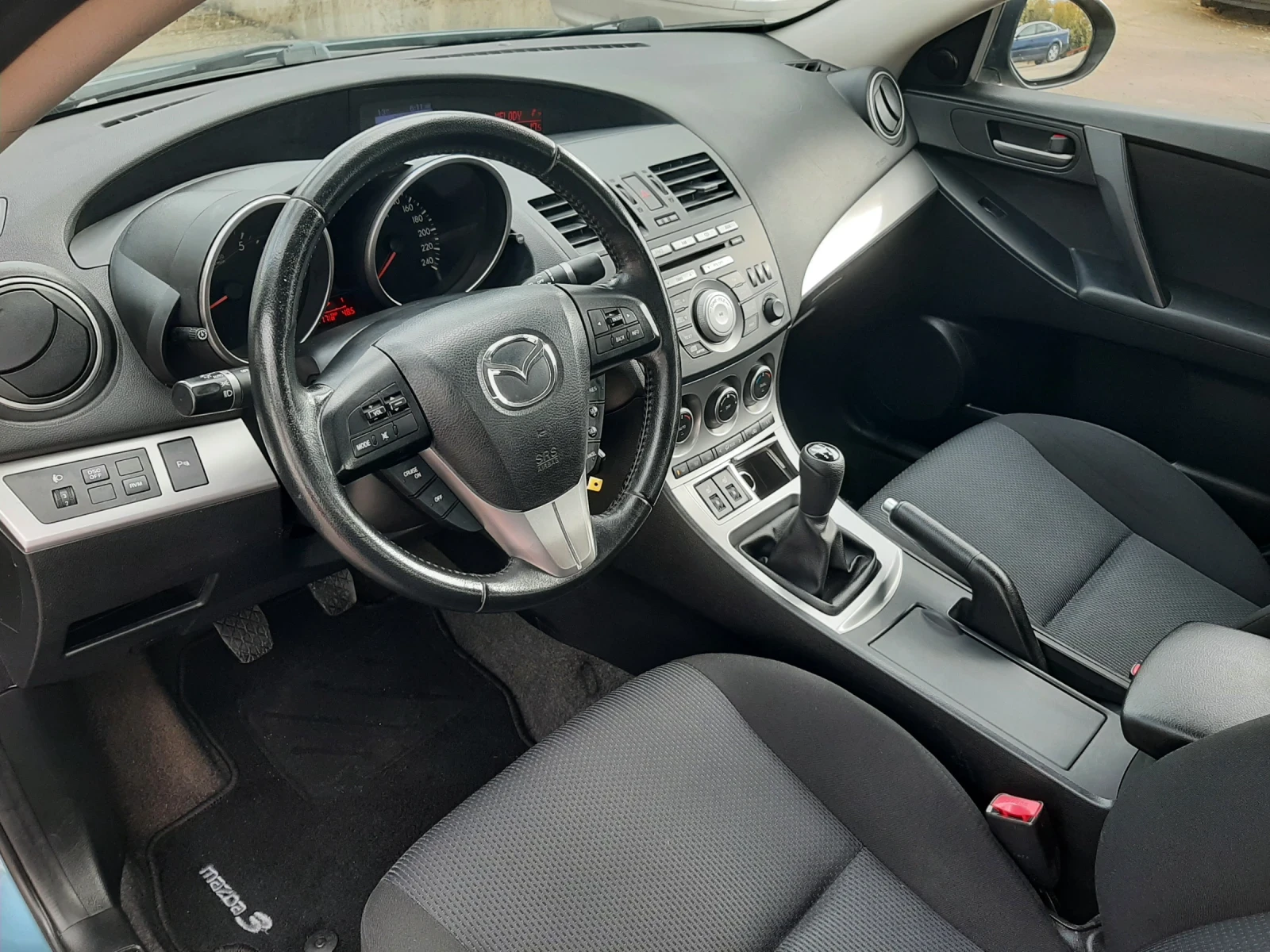 Mazda 3 1.6i 105кс, снимка 9 - Автомобили и джипове - 56741879