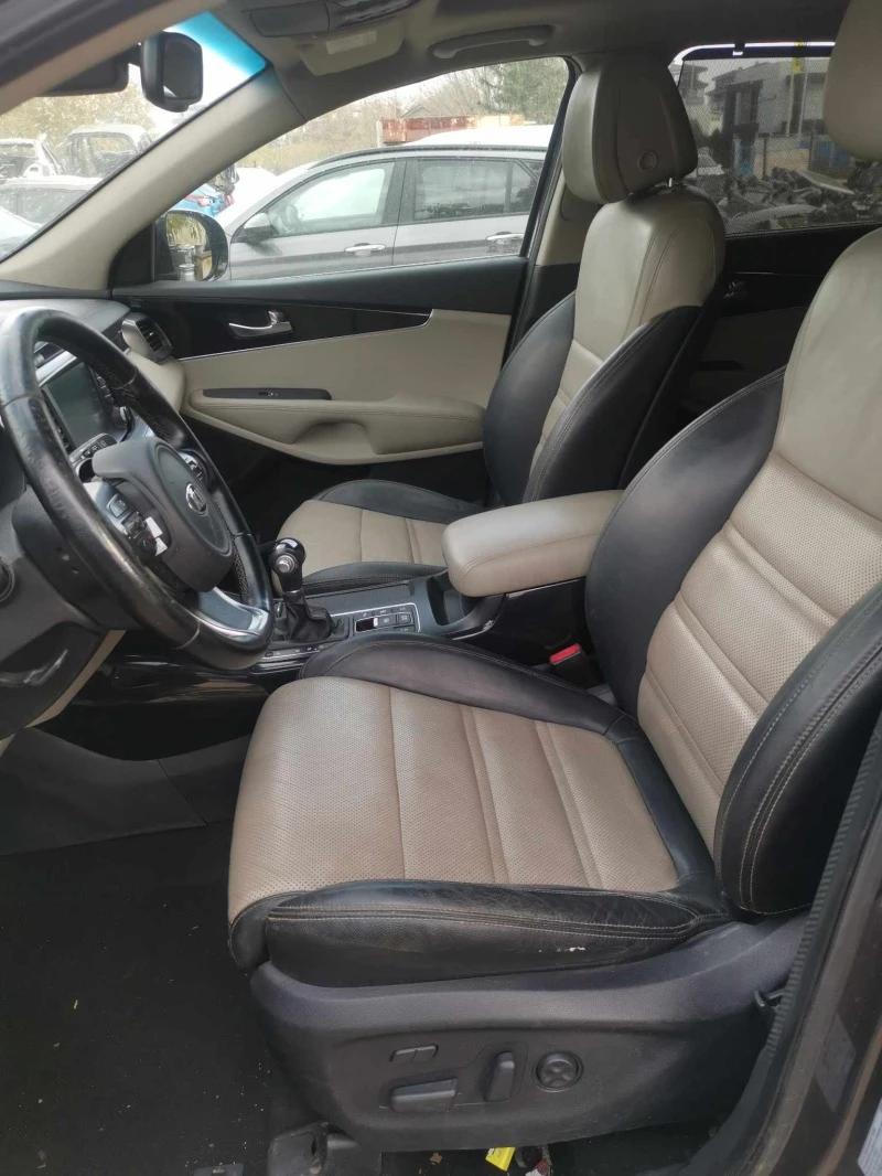 Kia Sorento 2.2CRDI, снимка 11 - Автомобили и джипове - 43162633