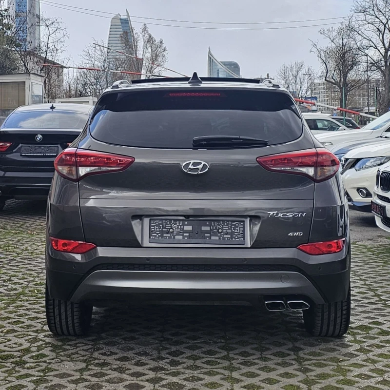 Hyundai Tucson 2.0 CRDI 4WD 185к.с. Premium Keyless Панорама , снимка 4 - Автомобили и джипове - 49484417