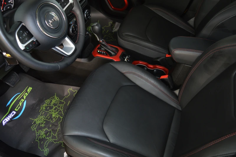 Jeep Renegade 2.4i 4X4 - TRAIL HAWK - FULL - ШВЕЙЦАРИЯ, снимка 8 - Автомобили и джипове - 51602504