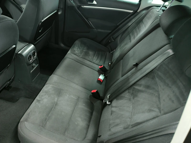 VW Tiguan 2, 0-140k.4Х4-6ск.НАВИ, ПАНОРАМА, LED, FACELiFT!, снимка 14 - Автомобили и джипове - 52892790