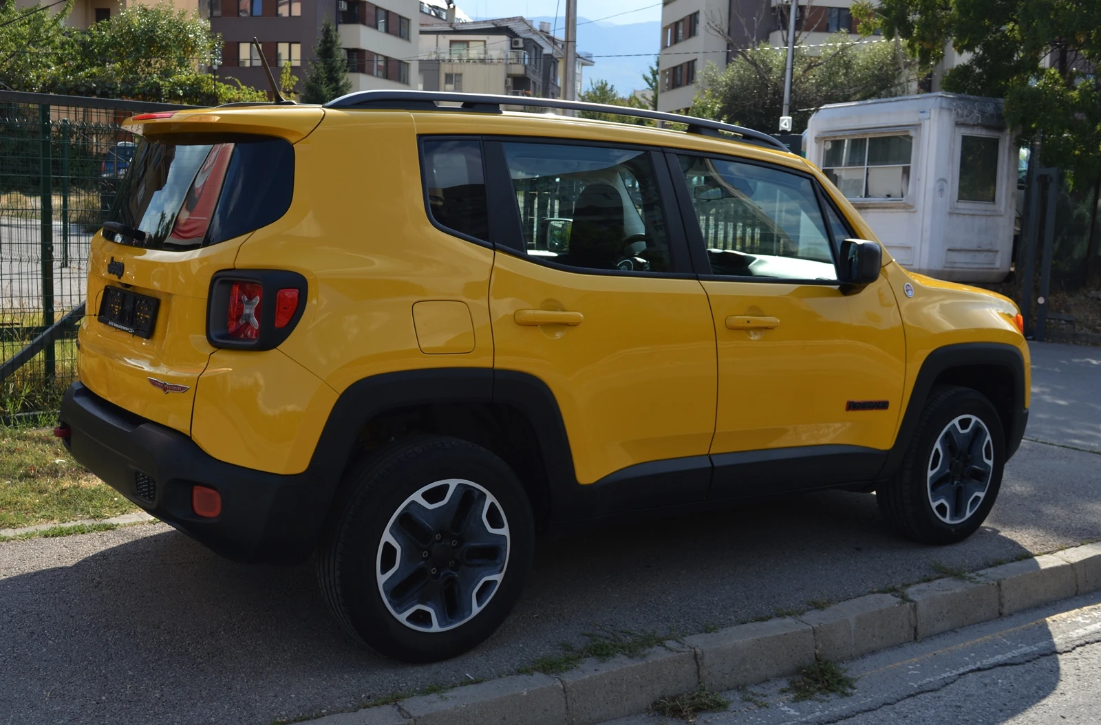 Jeep Renegade 2.4i 4X4 - TRAIL HAWK - FULL - ШВЕЙЦАРИЯ - изображение 4