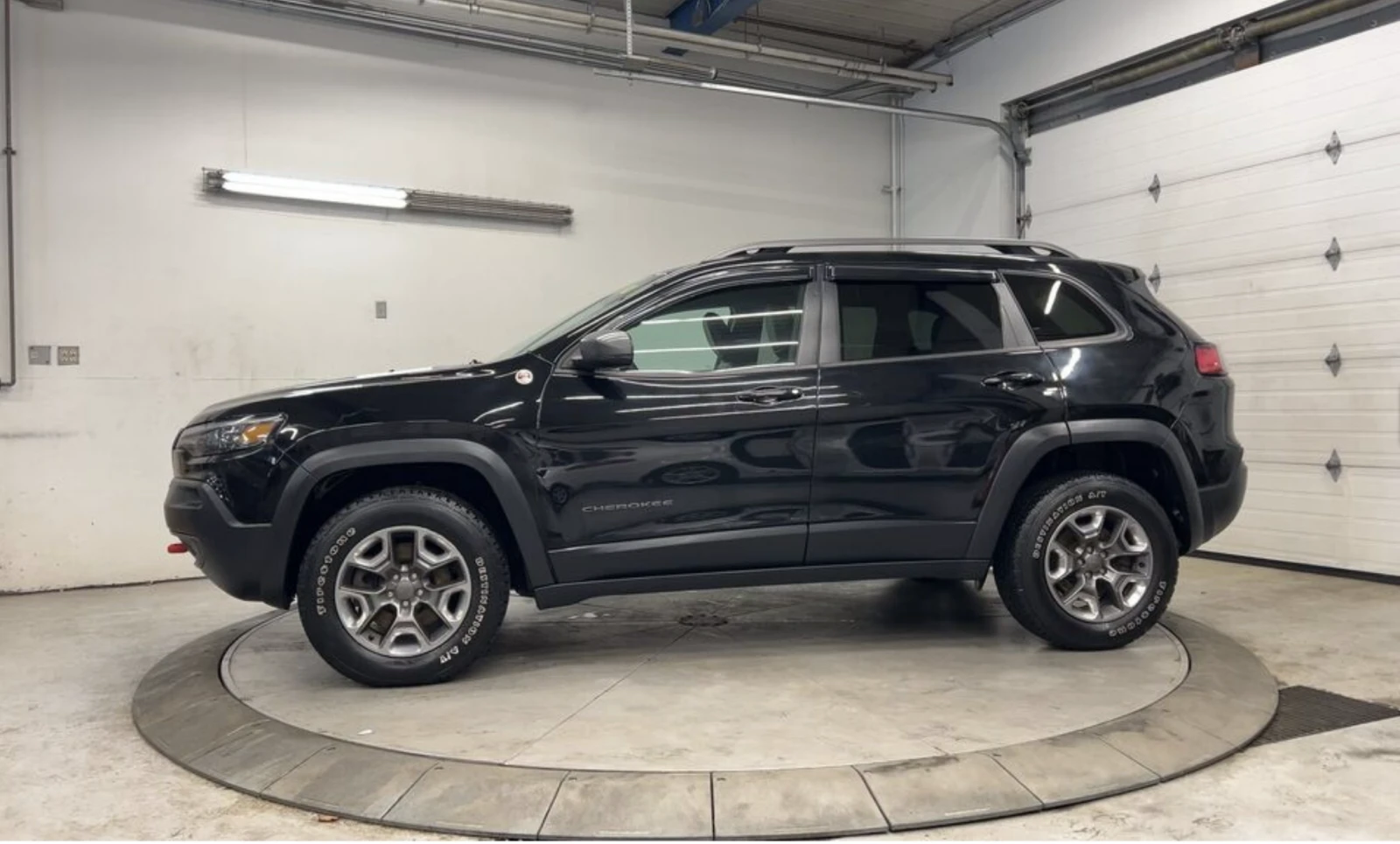 Jeep Cherokee  | Mobile.bg   4