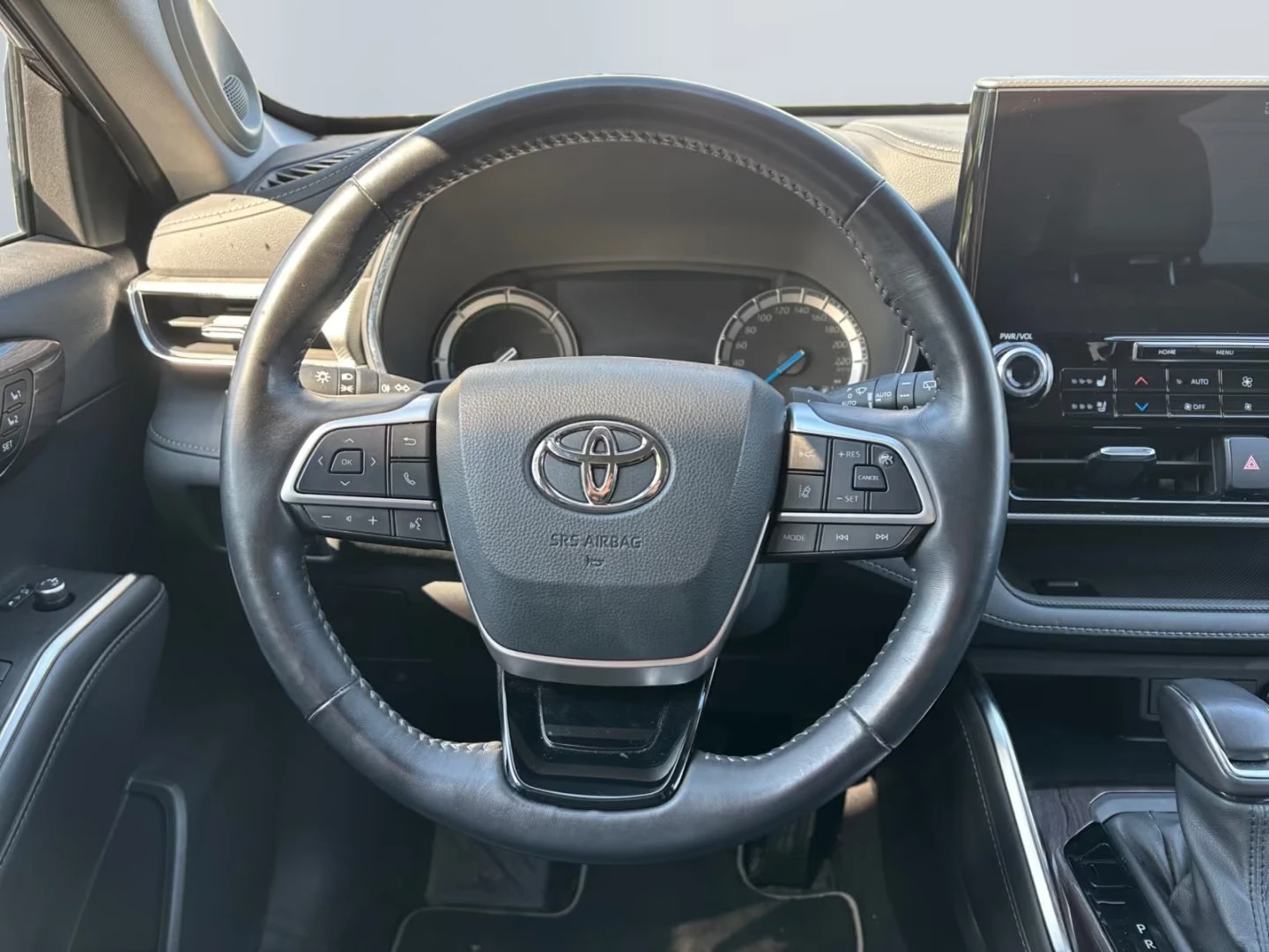 Toyota Highlander 2.5HEV/247HP/LUXURY/7S/PANO/CAM/NAVI/LED/943v - изображение 10