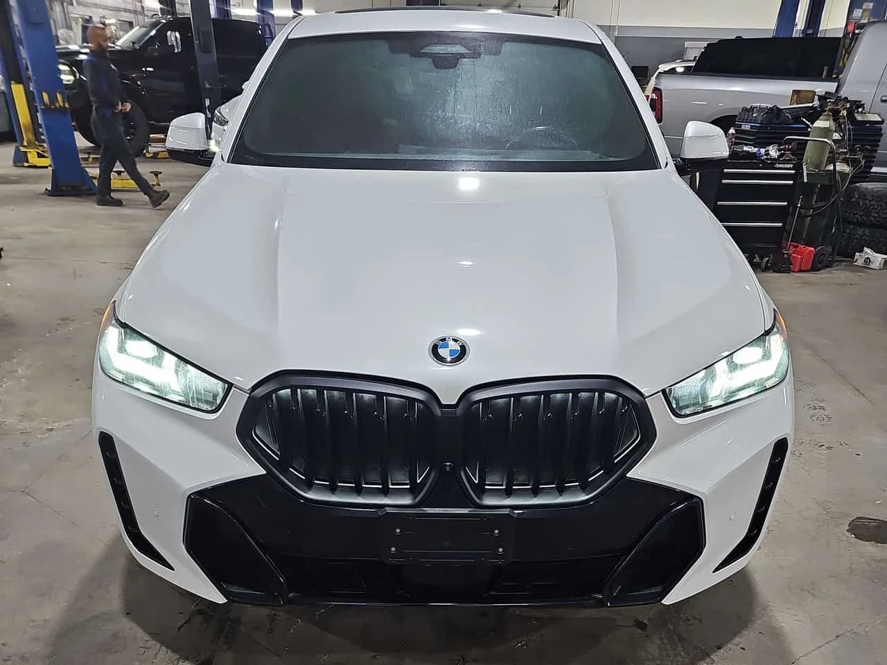 BMW X6 xDrive40i/360/HUD/ДИСТРОНИК/ПАНОРАМА - изображение 2