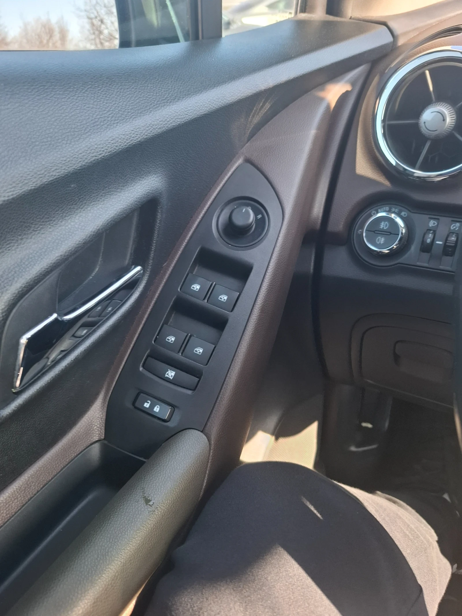 Chevrolet Trax, снимка 11 - Автомобили и джипове - 53743963