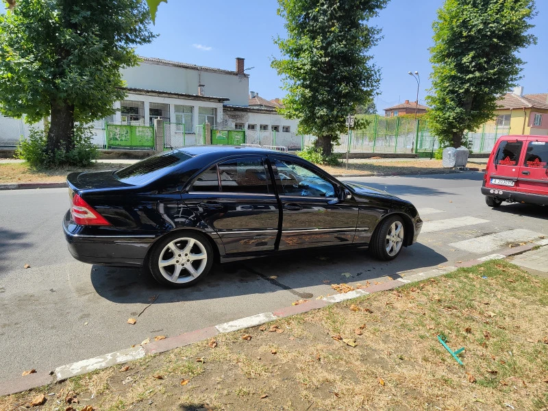 Mercedes-Benz C 180, снимка 16 - Автомобили и джипове - 47431107