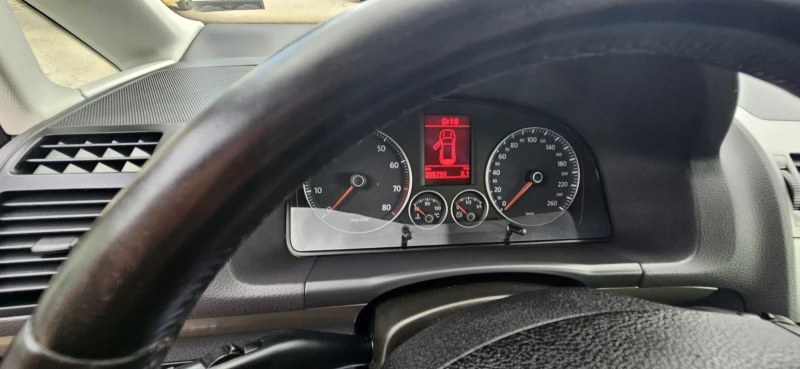 VW Touran, снимка 8 - Автомобили и джипове - 52496223