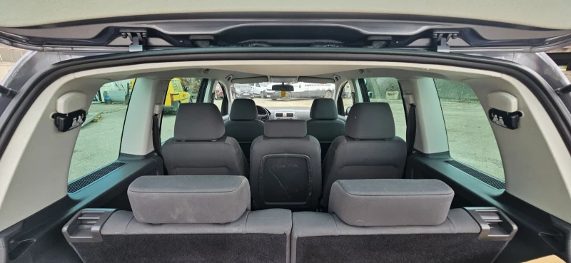 VW Touran, снимка 12 - Автомобили и джипове - 52496223