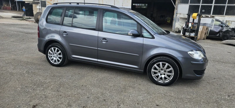 VW Touran, снимка 4 - Автомобили и джипове - 52496223