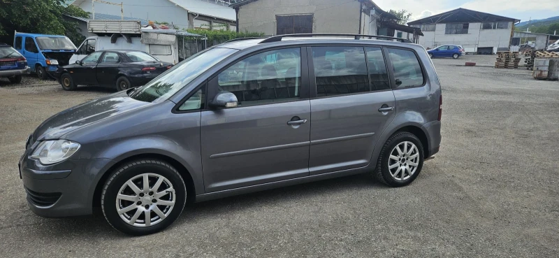 VW Touran, снимка 6 - Автомобили и джипове - 52496223