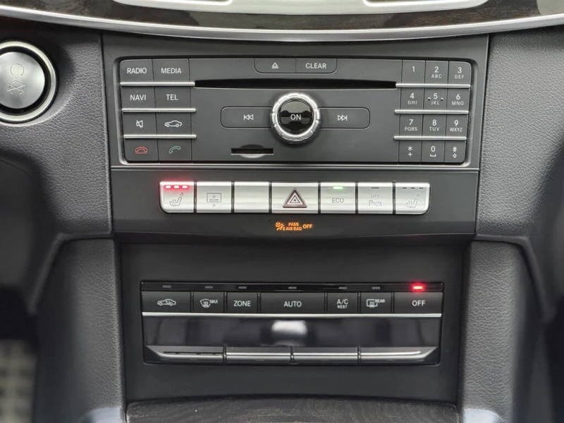 Mercedes-Benz E 400 4MATIC AMG* HARMAN/KARDON* PANO* ПОДГРЕВ* CAM* , снимка 17 - Автомобили и джипове - 52660465