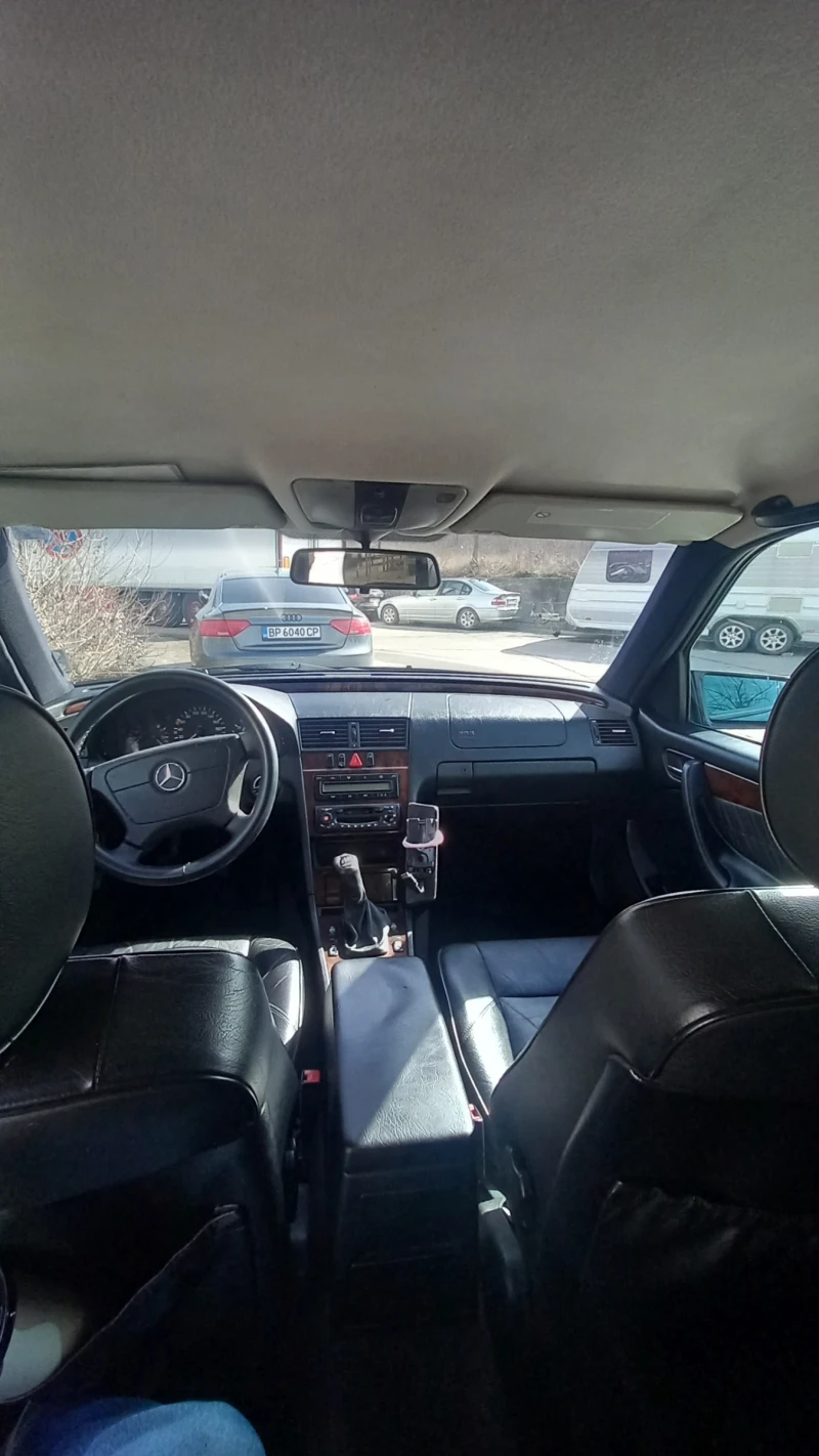 Mercedes-Benz C 220, снимка 6 - Автомобили и джипове - 53540524