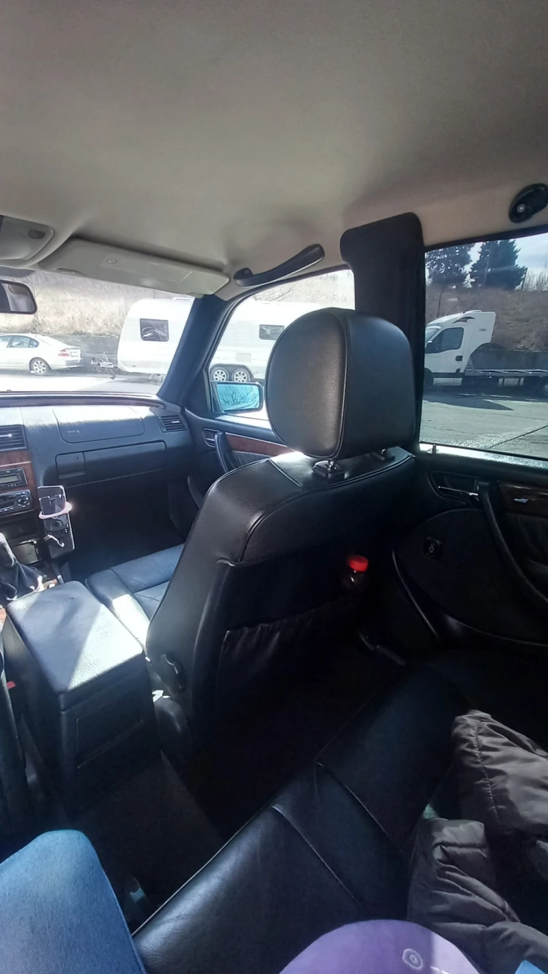 Mercedes-Benz C 220, снимка 7 - Автомобили и джипове - 53540524