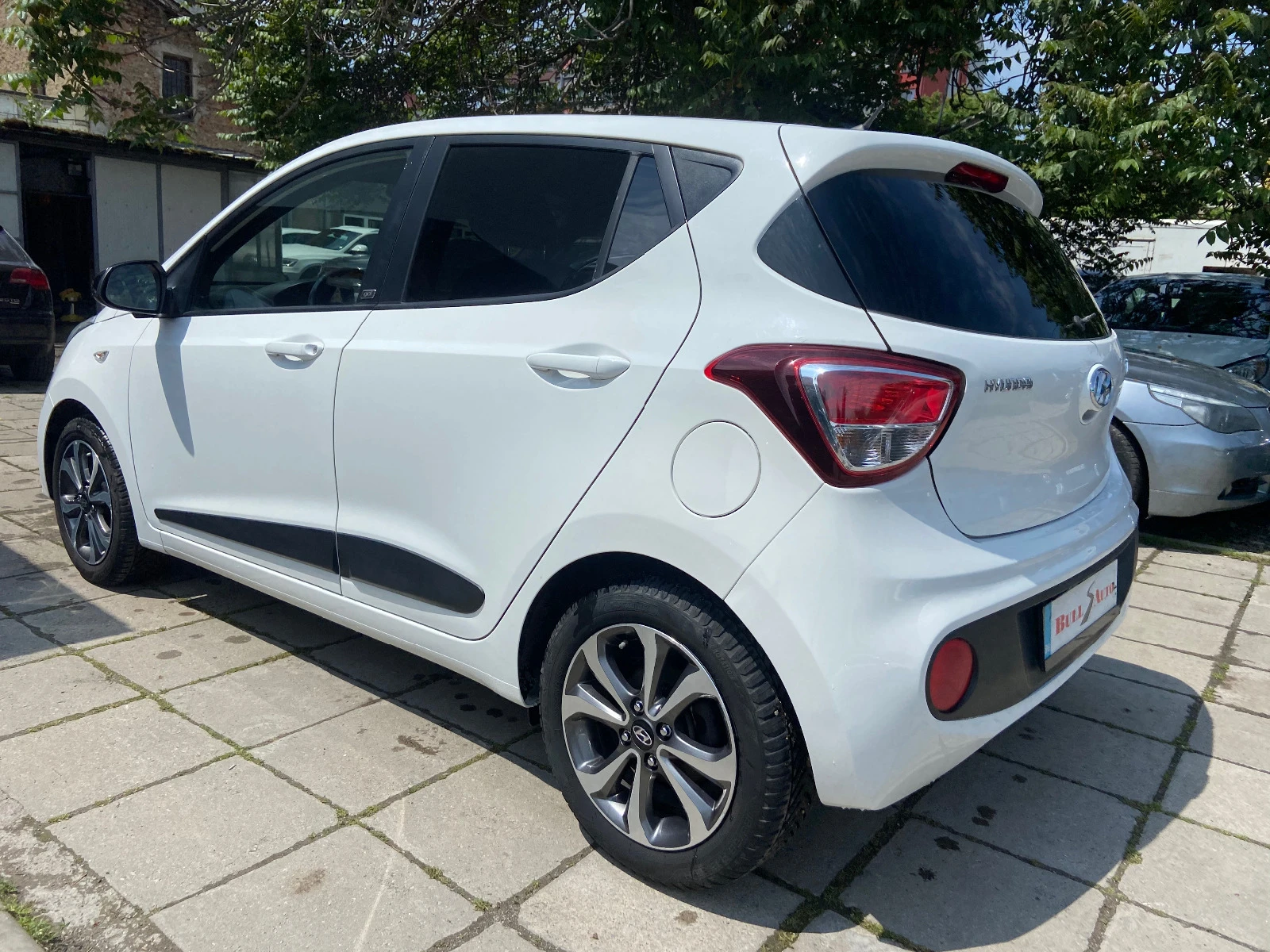 Hyundai I10 1.0i EURO 6B - изображение 4