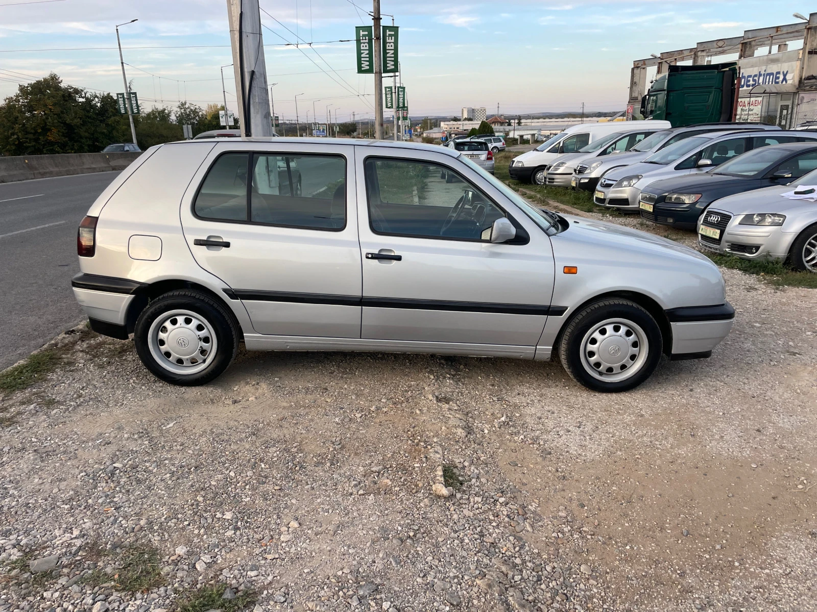 VW Golf 1.6i-КЛИМАТИК-ИТАЛИЯ - изображение 4