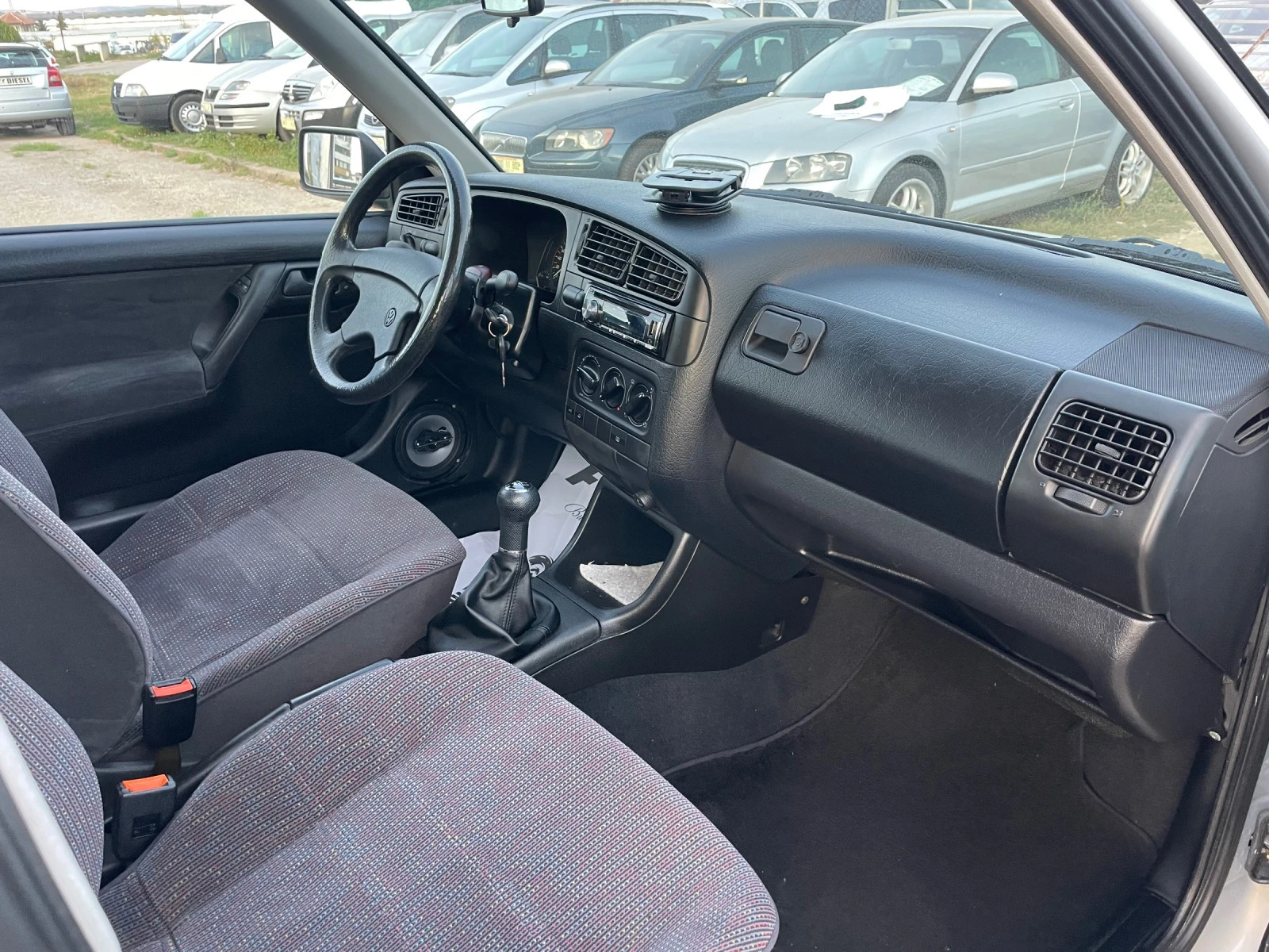 VW Golf 1.6i-КЛИМАТИК-ИТАЛИЯ - изображение 5