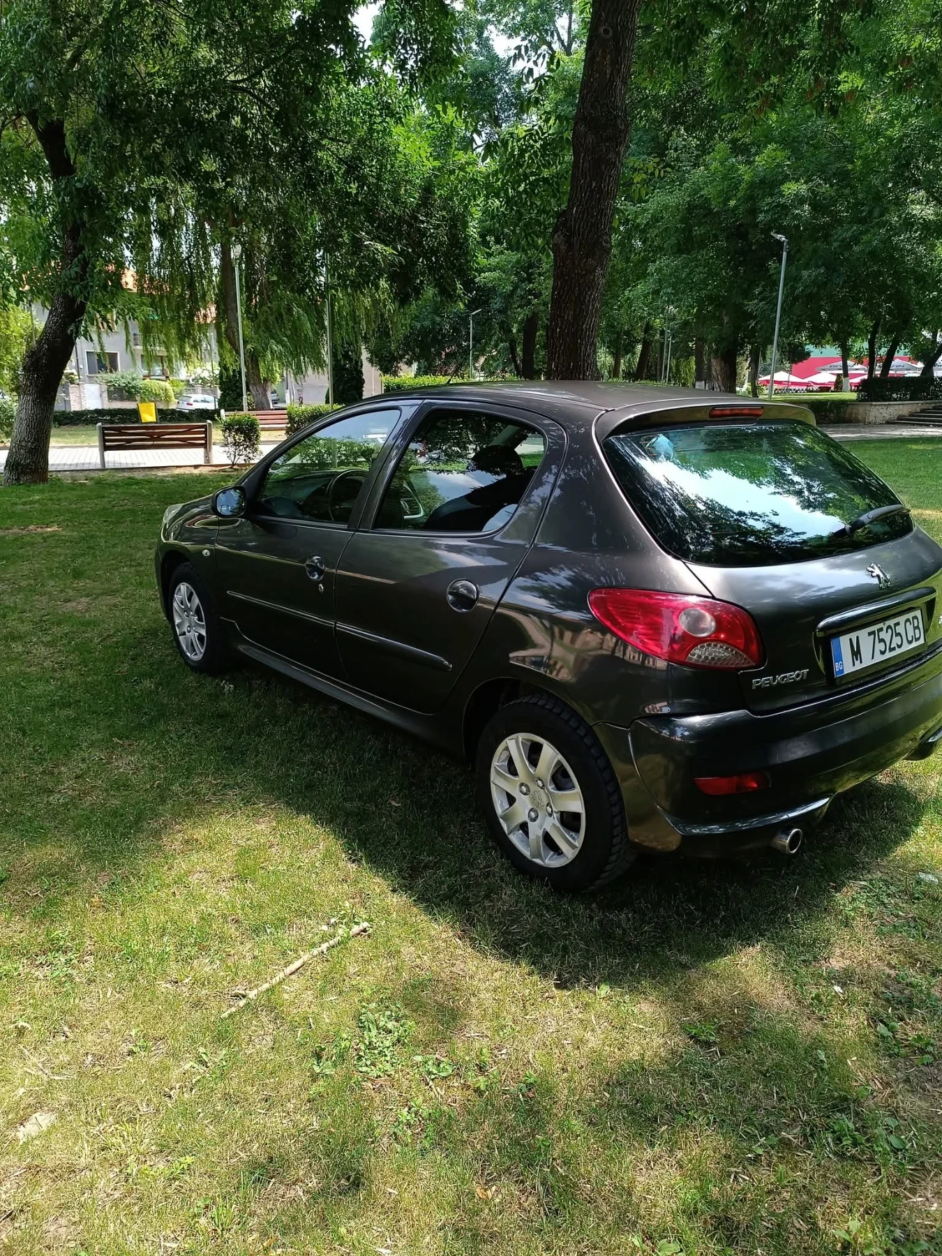 Peugeot 206 206 plus 1.4 75  к.с. - изображение 4