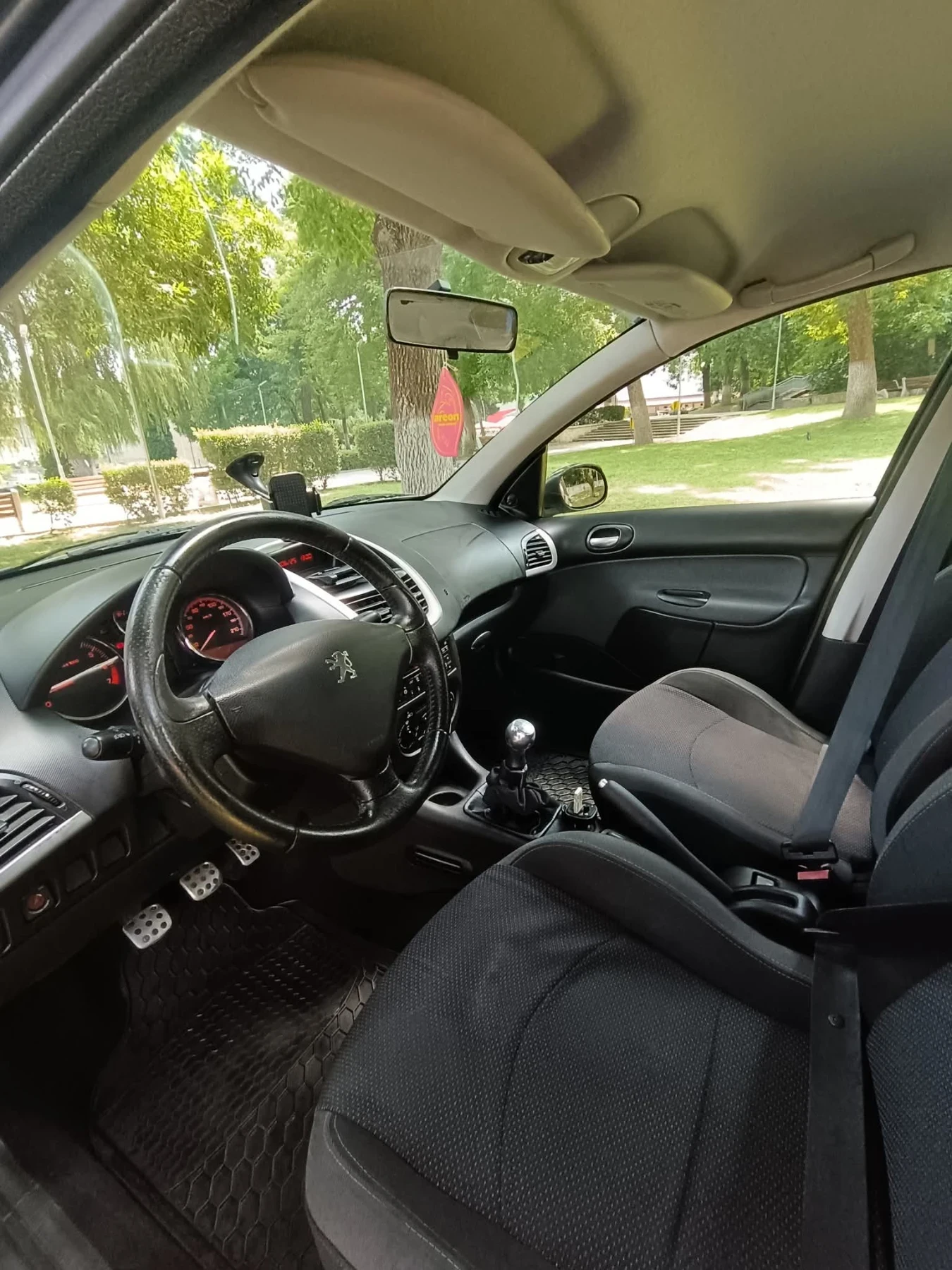 Peugeot 206 206 plus 1.4 75  к.с. - изображение 9