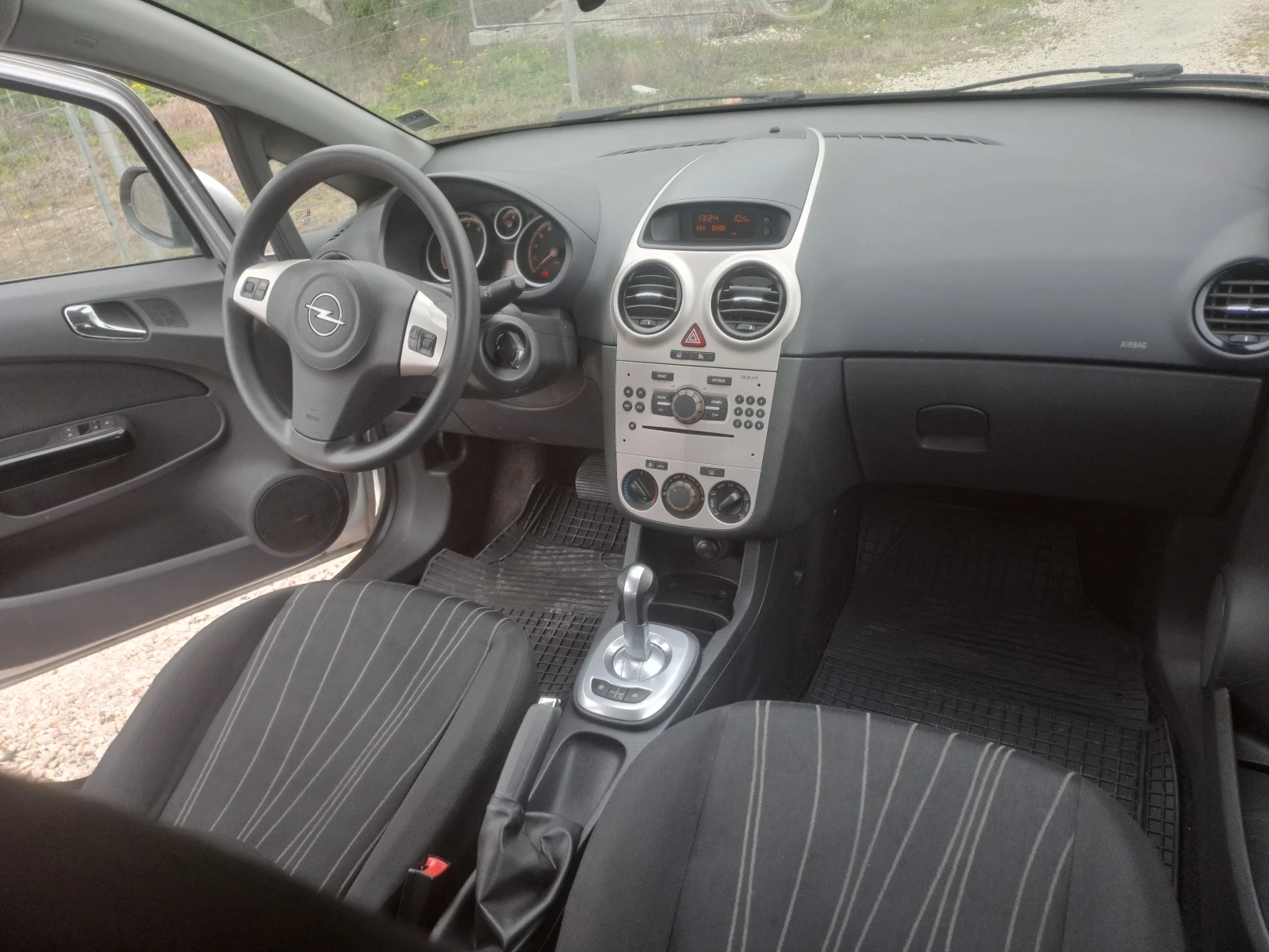 Opel Corsa 1.2i AUTOMAT ESKLUZIVE , снимка 8 - Автомобили и джипове - 53968152