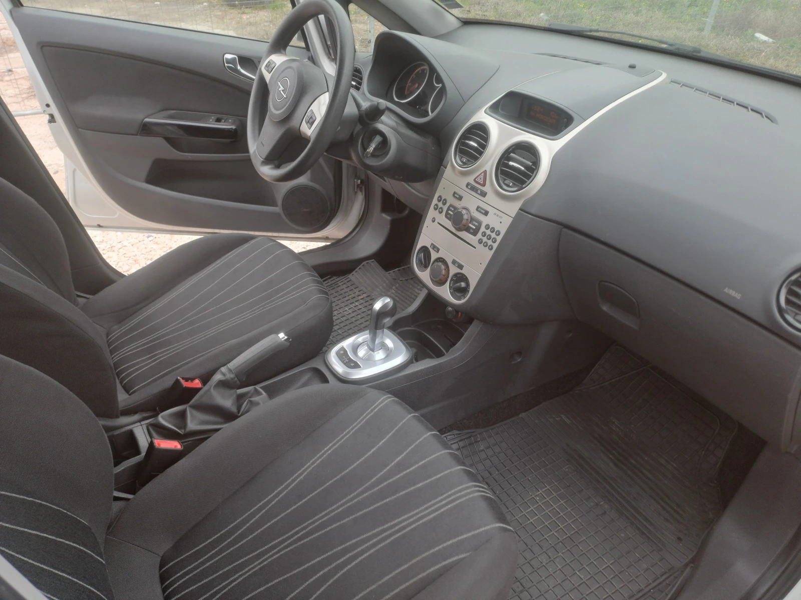 Opel Corsa 1.2i AUTOMAT ESKLUZIVE , снимка 11 - Автомобили и джипове - 53968152