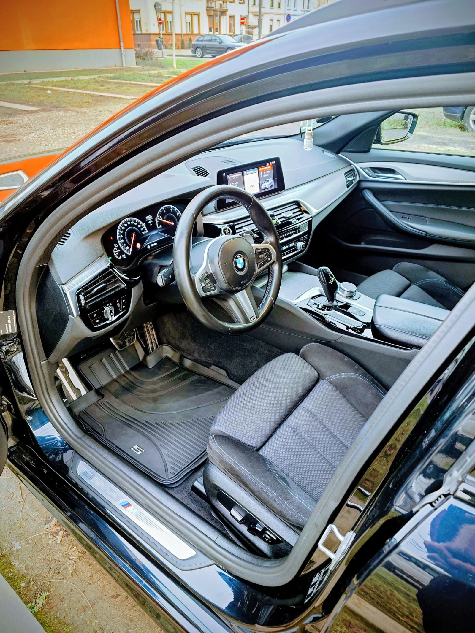 BMW 520 M - Sport , снимка 8 - Автомобили и джипове - 55426245