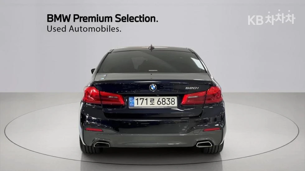 BMW 520 M SPORT + 360CAM/PANORAMA/FULL, снимка 4 - Автомобили и джипове - 55433371