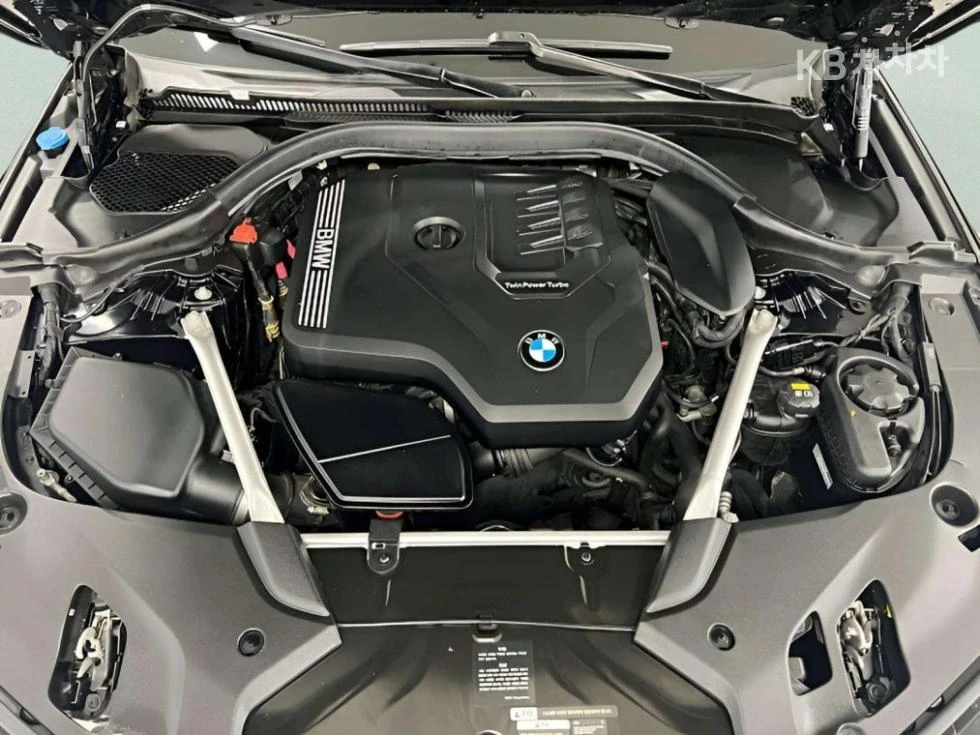 BMW 520 M SPORT + 360CAM/PANORAMA/FULL, снимка 5 - Автомобили и джипове - 55433371