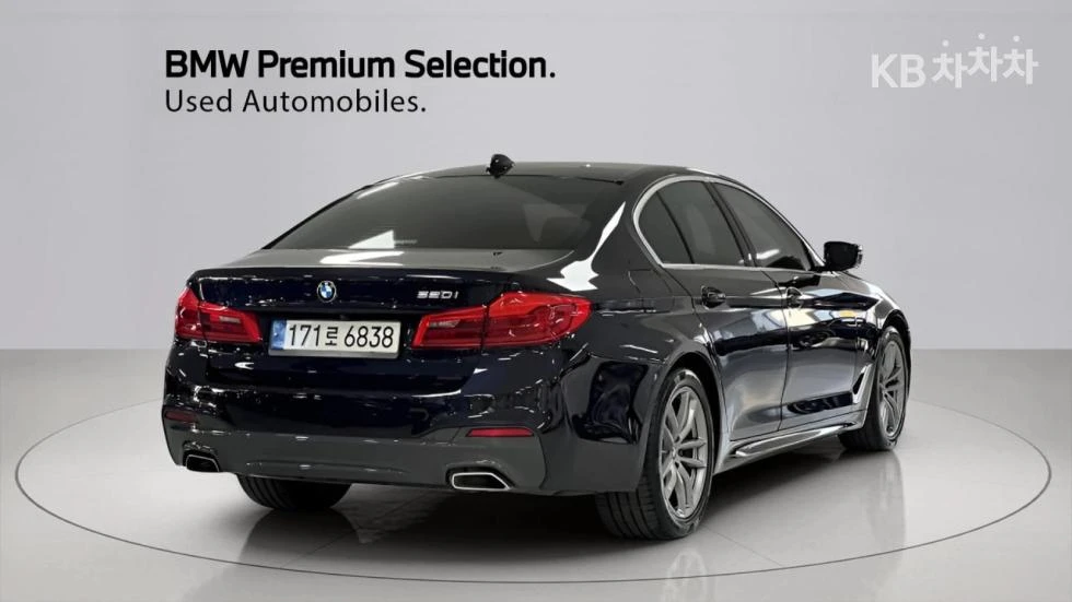 BMW 520 M SPORT + 360CAM/PANORAMA/FULL, снимка 2 - Автомобили и джипове - 55433371