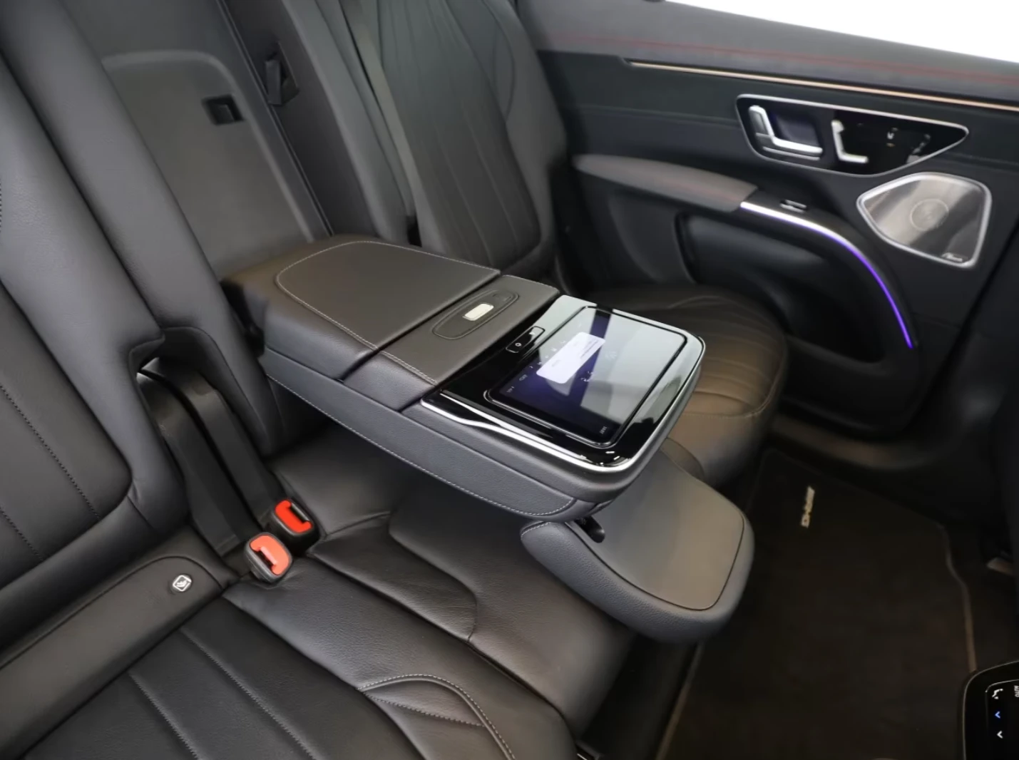 Mercedes-Benz EQS SUV* 450+ * AMG* H-SCREEN* BURMESTER* PANO* 360* В, снимка 13 - Автомобили и джипове - 55473153