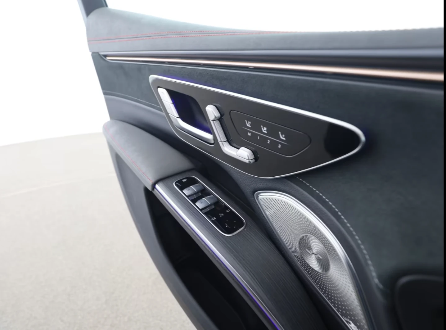 Mercedes-Benz EQS SUV* 450+ * AMG* H-SCREEN* BURMESTER* PANO* 360* В, снимка 6 - Автомобили и джипове - 55473153