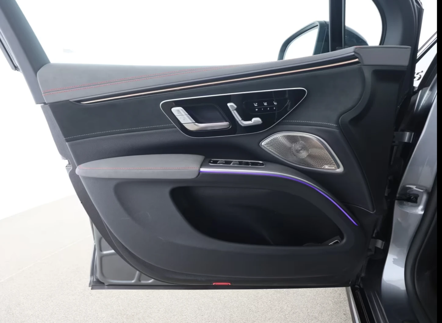 Mercedes-Benz EQS SUV* 450+ * AMG* H-SCREEN* BURMESTER* PANO* 360* В, снимка 5 - Автомобили и джипове - 55473153