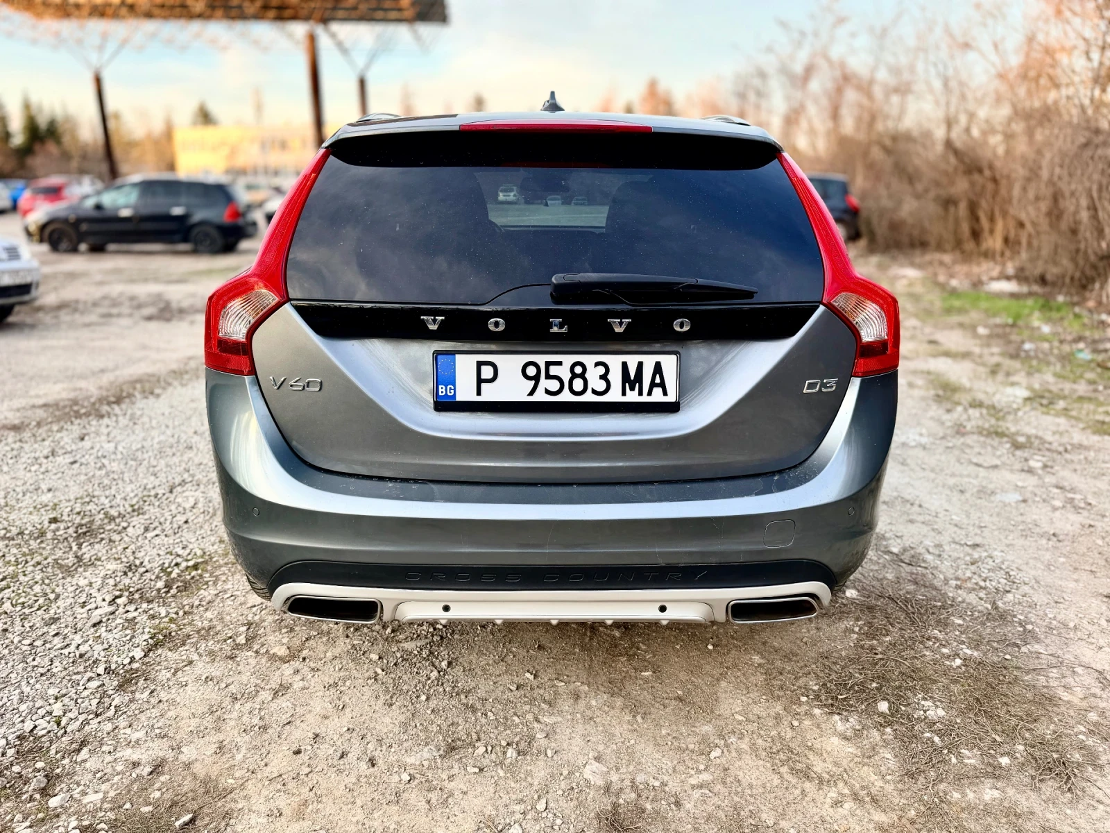 Volvo V60 Cross Country 2.0 D3 FWD, снимка 4 - Автомобили и джипове - 55944570