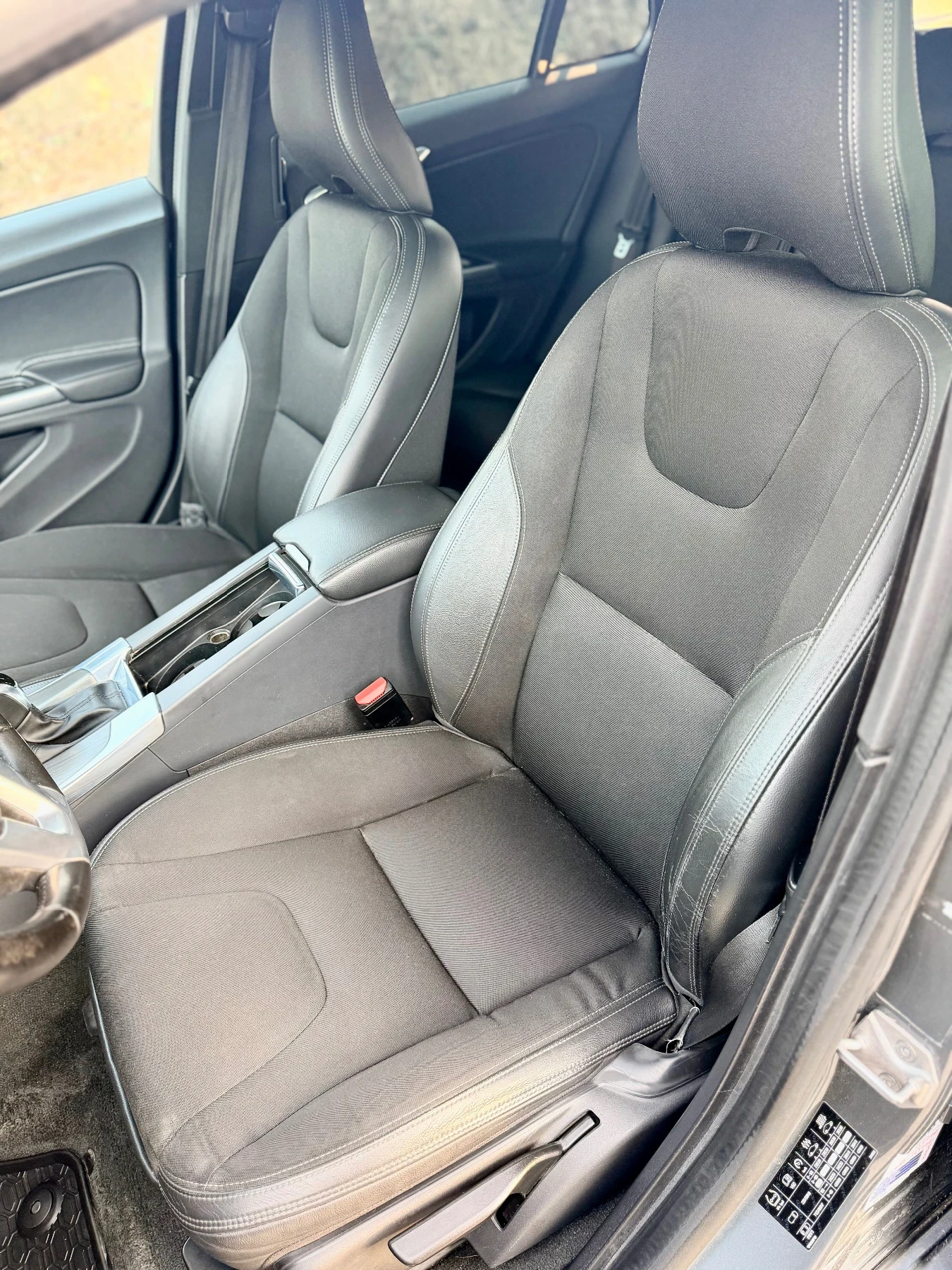 Volvo V60 Cross Country 2.0 D3 FWD, снимка 13 - Автомобили и джипове - 55944570