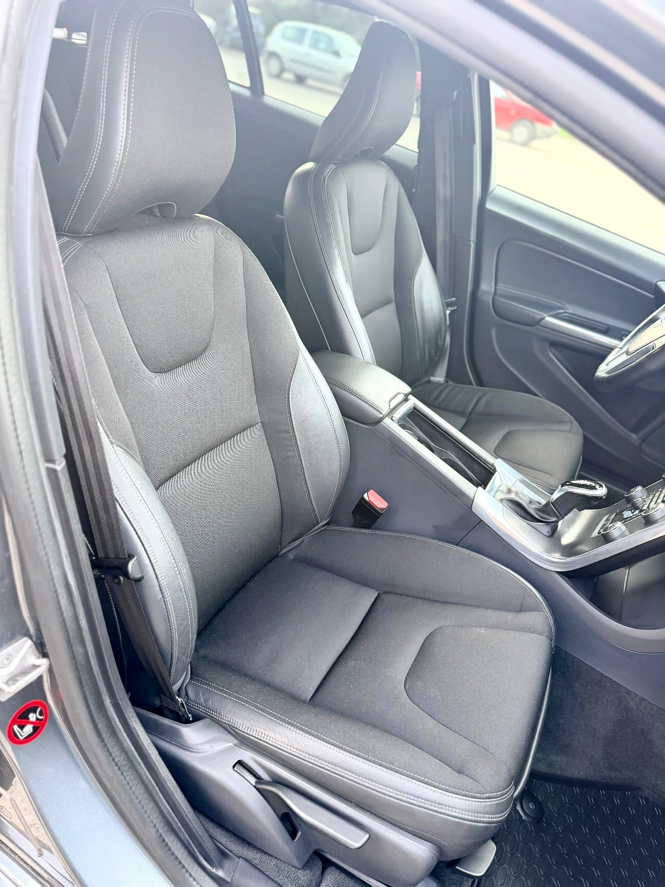 Volvo V60 Cross Country 2.0 D3 FWD, снимка 8 - Автомобили и джипове - 55944570