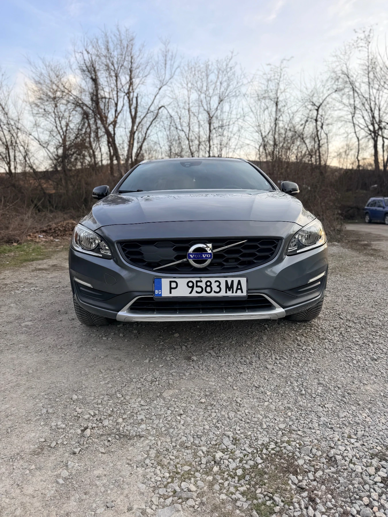 Volvo V60 Cross Country 2.0 D3 FWD, снимка 2 - Автомобили и джипове - 55944570
