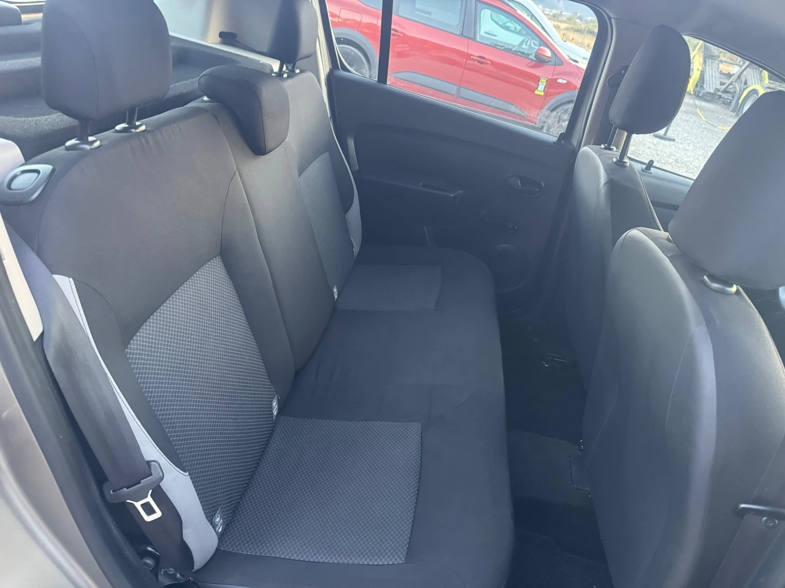 Dacia Sandero 1.2i-Italy , снимка 10 - Автомобили и джипове - 56345697